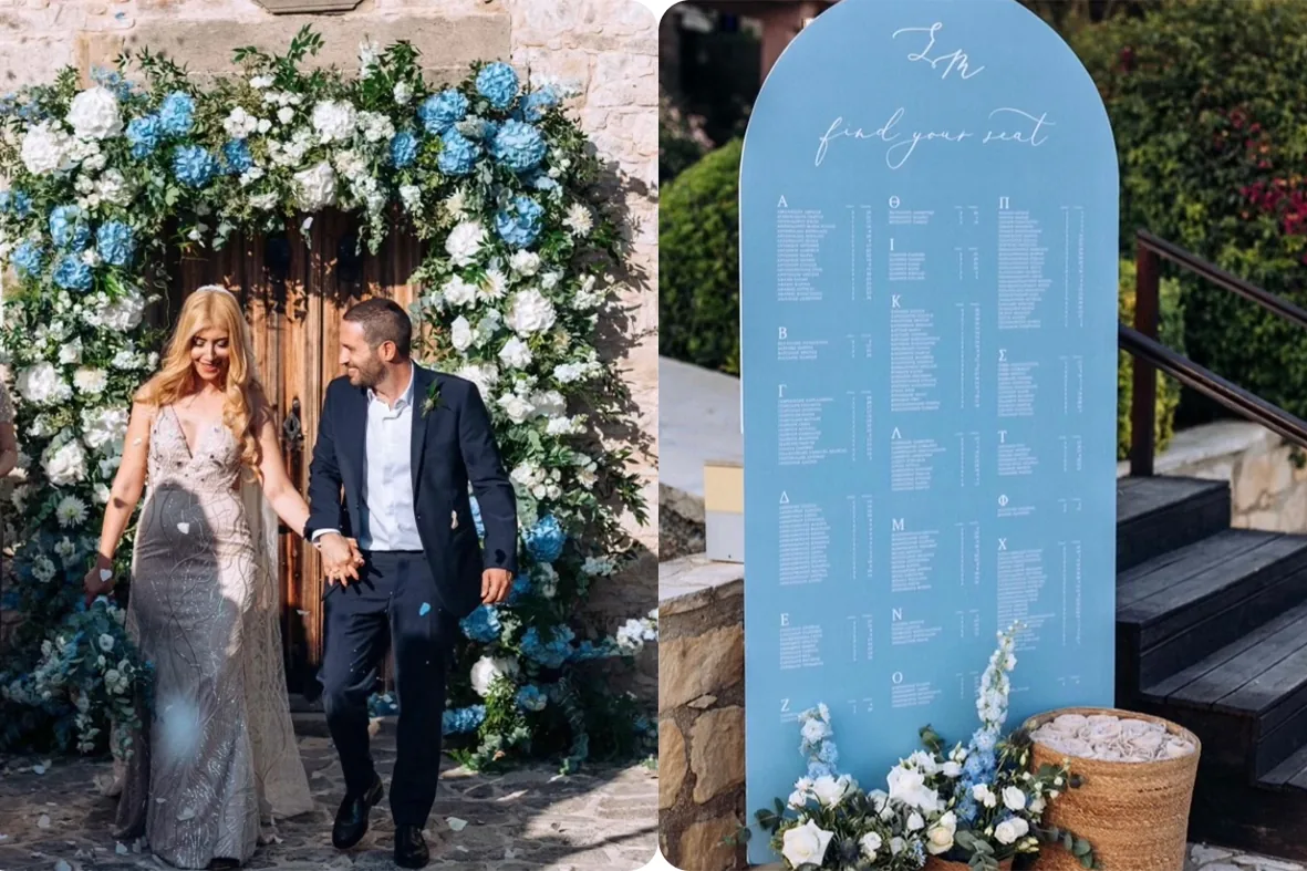 Brautpaar vor einer Steinkirche mit blau-weißer Blumendekoration und Sitzplan