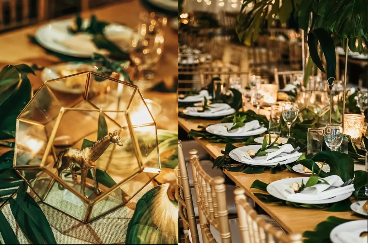 Tropische Tischdekoration mit Monstera-Blättern und goldenen Details